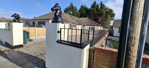 6 bedroom semi-detached bungalow for sale