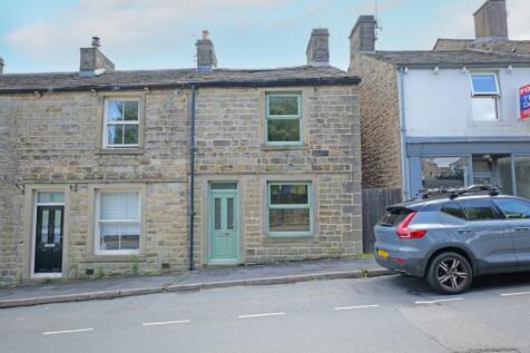 Skipton Road, Barnoldswick, BB18 2 bed terraced house for sale