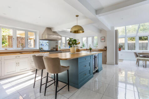 5 bedroom detached house for sale