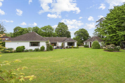 4 bedroom detached bungalow for sale