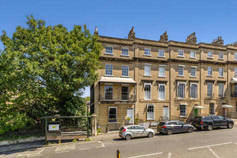 5 bedroom terraced house for sale