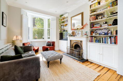 5 bedroom terraced house for sale