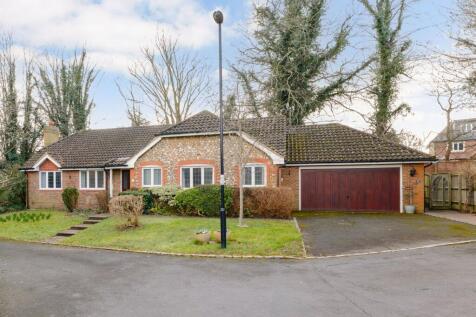 4 bedroom detached bungalow for sale