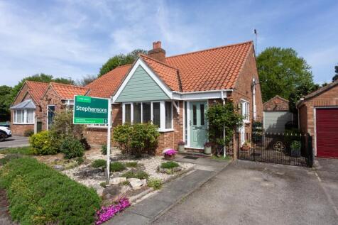 2 bedroom semi-detached bungalow for sale