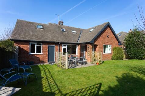 Lawnway, York 3 bed detached bungalow for sale