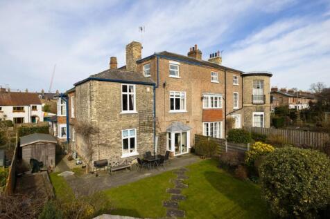 6 bedroom semi-detached house for sale