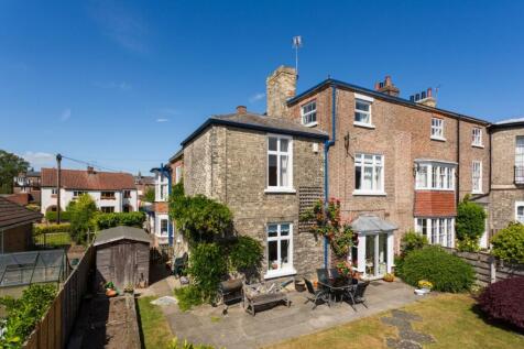 6 bedroom semi-detached house for sale