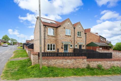 3 bedroom semi-detached house for sale