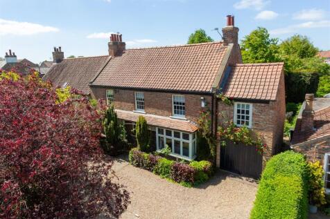 6 bedroom semi-detached house for sale