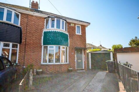 Borrowdale Avenue, Seaburn Dene 2 bed semi