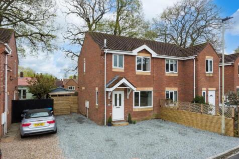 3 bedroom semi-detached house for sale