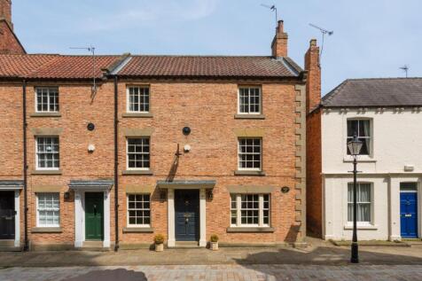 Churchside, Howden 4 bed terraced house for sale