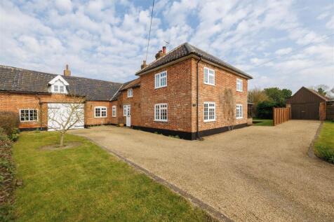 London Road, Beccles NR34 4 bed link detached house for sale