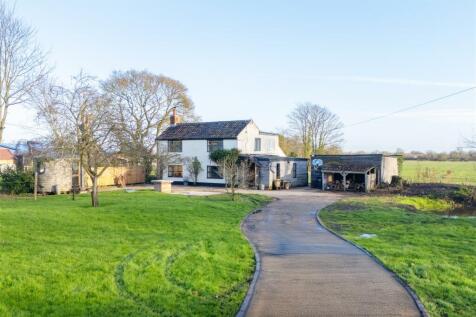 Halesworth IP19 5 bed cottage for sale