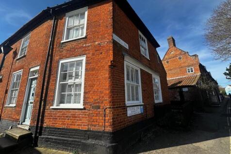 London Road, Halesworth IP19 1 bed cottage for sale