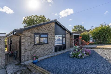 Barons Close, Halesworth IP19 3 bed detached bungalow for sale