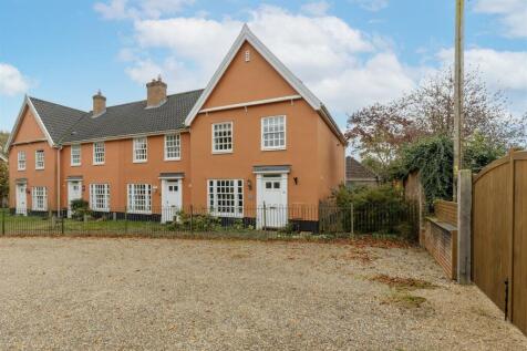 Church Farm Lane, Suffolk IP19 3 bed end of terrace house for sale