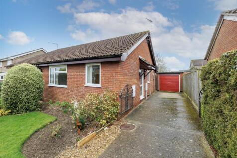 Gainsborough Drive, Halesworth IP19 2 bed semi