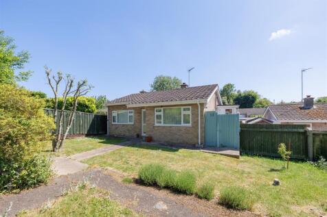 Park Road, Halesworth IP19 2 bed detached bungalow for sale