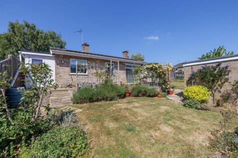 Park Road, Halesworth IP19 2 bed detached bungalow for sale