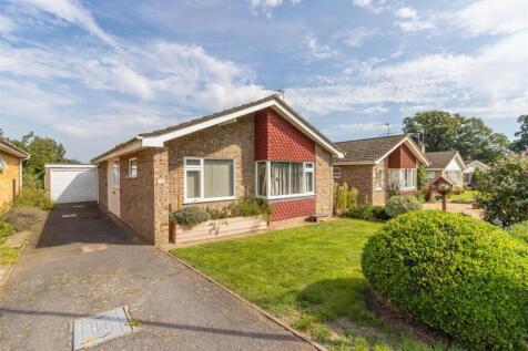 Highfield Road, Halesworth IP19 2 bed detached bungalow for sale