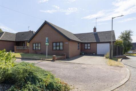 Holton Road, Halesworth IP19 3 bed detached bungalow for sale