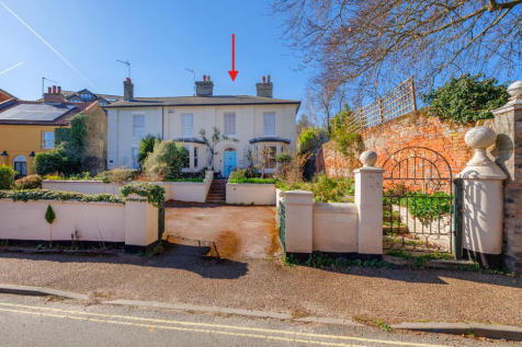 Station Road, Halesworth IP19 3 bed semi