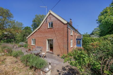 Blackheath Road, Halesworth IP19 2 bed end of terrace house for sale