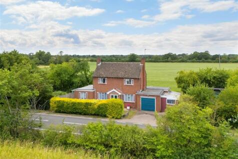Halesworth Road, Beccles NR34 4 bed house for sale