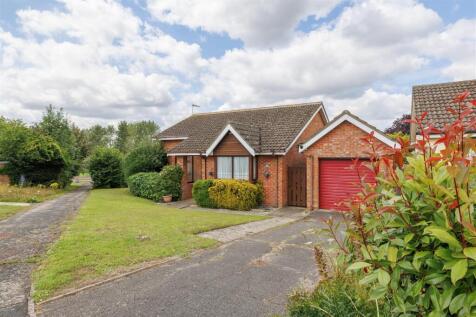 Clay Hills, Halesworth IP19 3 bed detached bungalow for sale