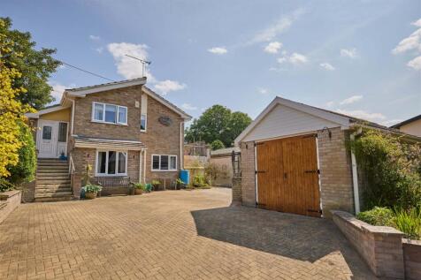 The Street, Diss IP22 3 bed detached house for sale