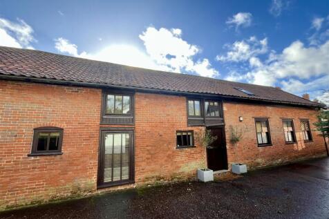 Briar Walk, Harleston IP20 4 bed barn conversion for sale