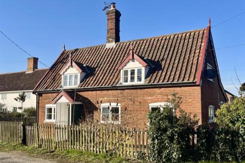 Church Road, Bungay NR35 2 bed detached house for sale