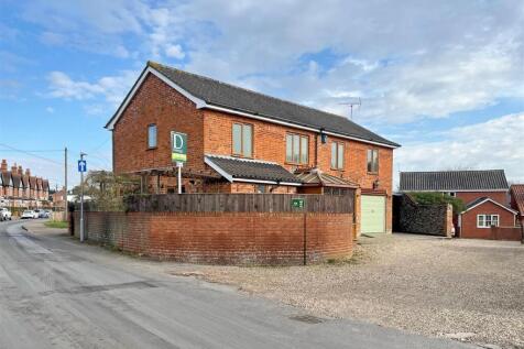 Station Road, Harleston IP20 3 bed detached house for sale