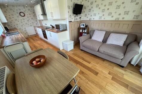 1 bedroom semi-detached bungalow for sale