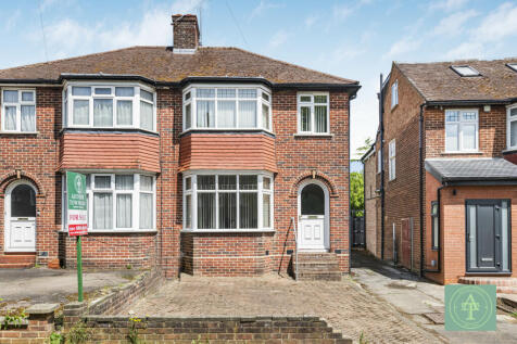 Fountains Crescent, London, N14 3 bed semi