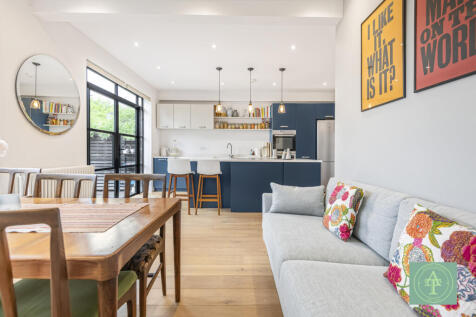 Langside Crescent, London, N14 5 bed semi
