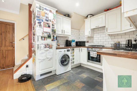 The Wells, London, N14 2 bed cottage for sale