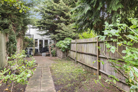 The Wells, London, N14 2 bed terraced house for sale