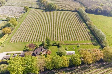 Maidstone Road, Matfield 3 bed property with land for sale