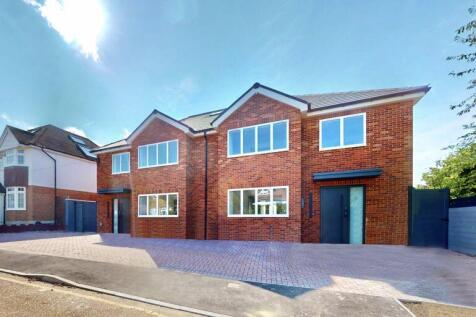 5 bedroom semi-detached house for sale