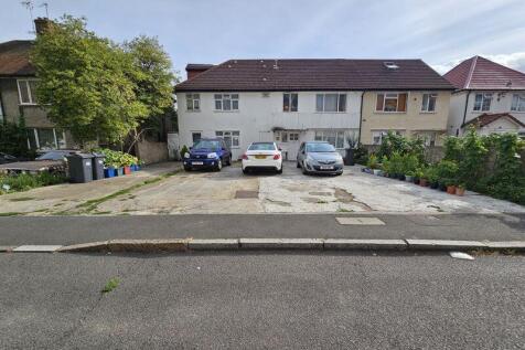 St. Leonards Gardens, Hounslow, TW5 8 bed block of apartments for sale