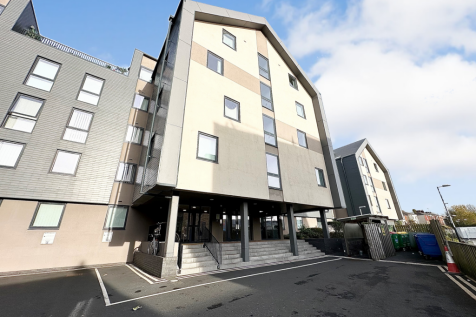 Studio flat for sale