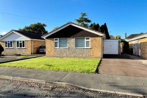 Robin Grove, Wednesfield... 2 bed detached bungalow for sale