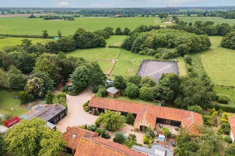 Hindolveston Road, Thurning NR20 5 bed barn conversion for sale