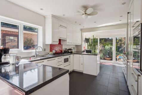 4 bedroom detached bungalow for sale