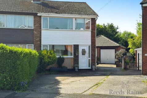 4 bedroom semi-detached house for sale