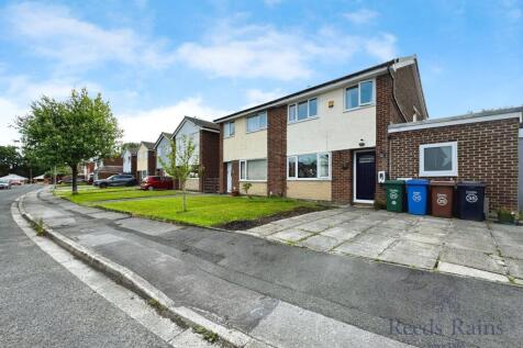 3 bedroom semi-detached house for sale