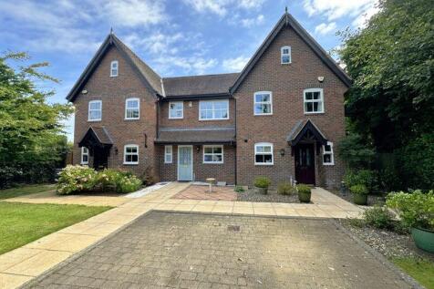 The Common, Cranleigh 2 bed terraced house for sale
