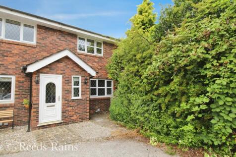 Out Lane, Leyland PR26 2 bed end of terrace house for sale